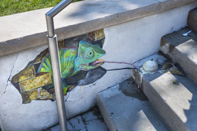 Van Aken district lizard in front of Mitchell's Ice Cream in the Van Aken District by artist Debra Solecki.